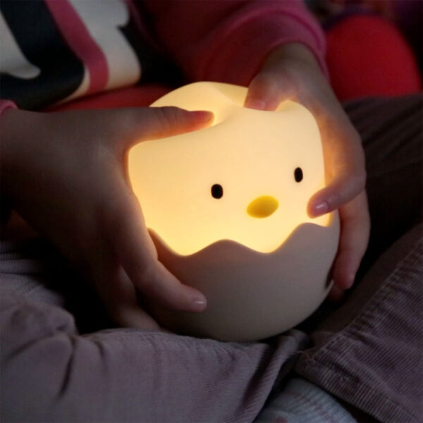 ho_chick_ww_cw_2_2a596919-8280-48ce-af9c-5240fd7df266 Lampara nocturna de mesa LED Infantil quitamiedos y recargable "Chicken"